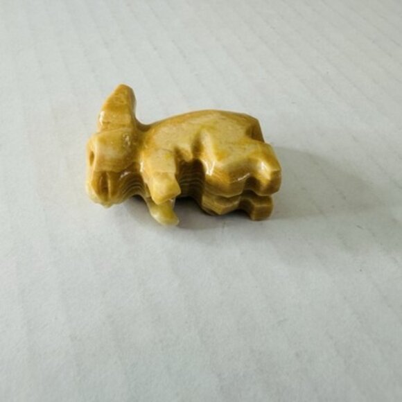 Vintage Natural Stone Yellow Jasper Carved Bunny Rabbit Sitting Up 1 1/2” - Picture 6 of 14